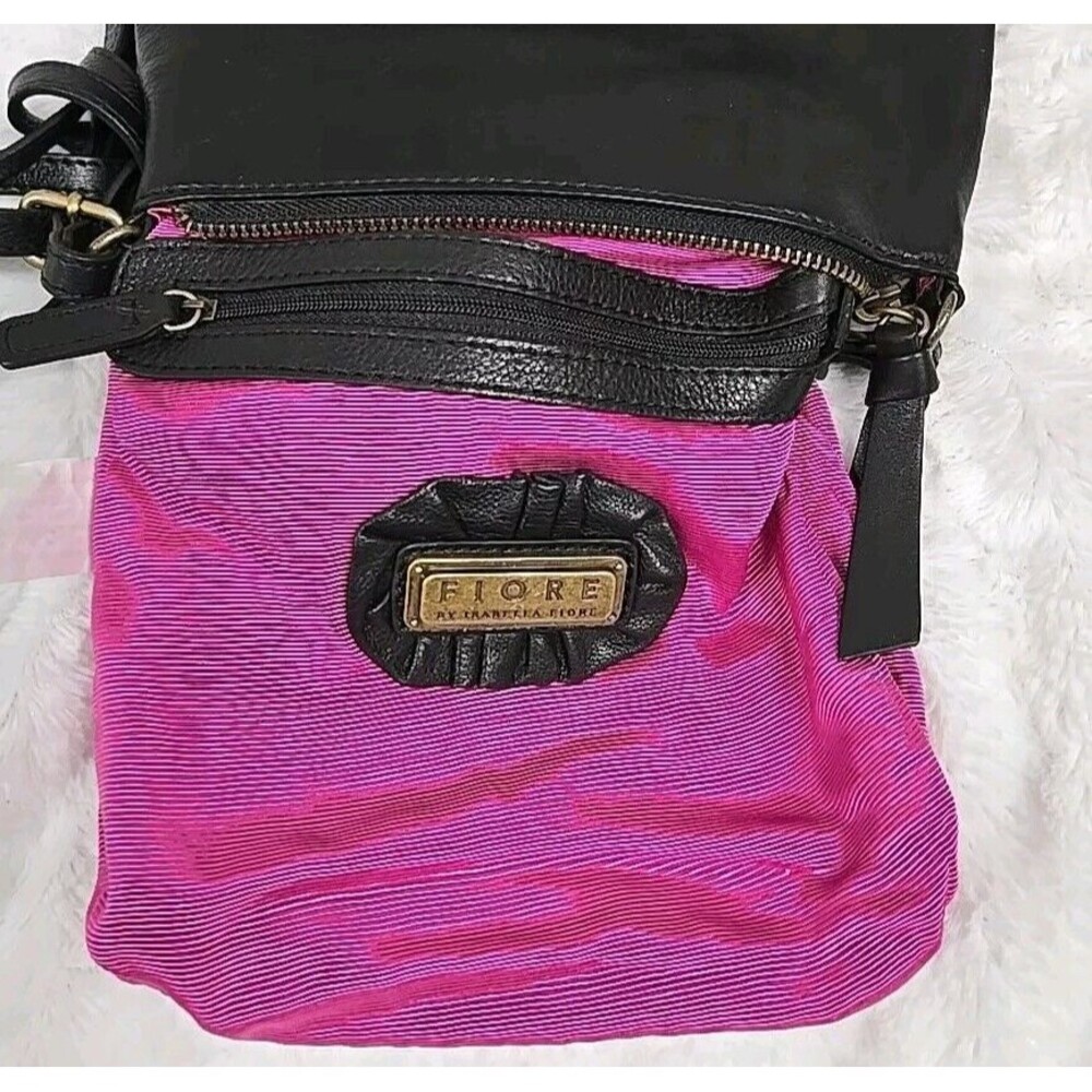 Isabella Fiore Black Leather Crossbody Bow Purse Black Soft Size Small - Picture 8 of 10